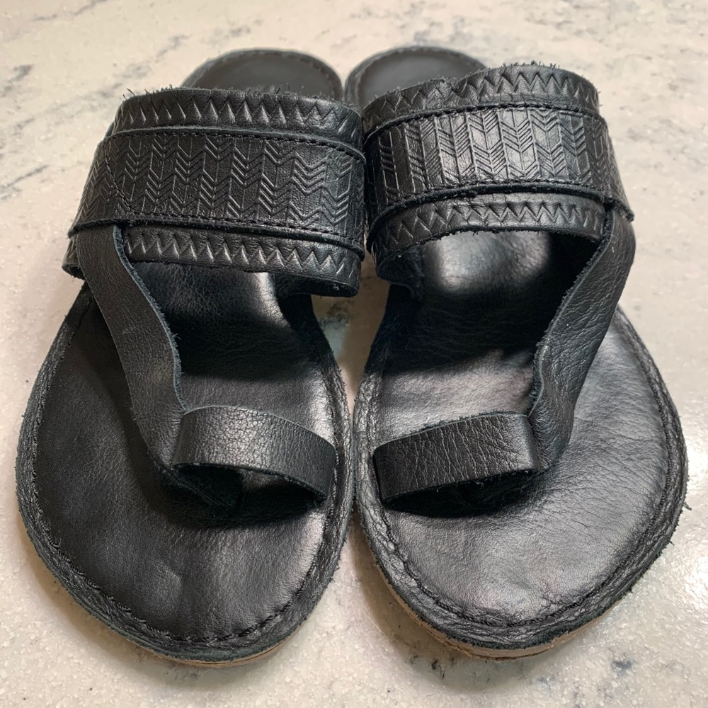 Tom Black Leather Sandals